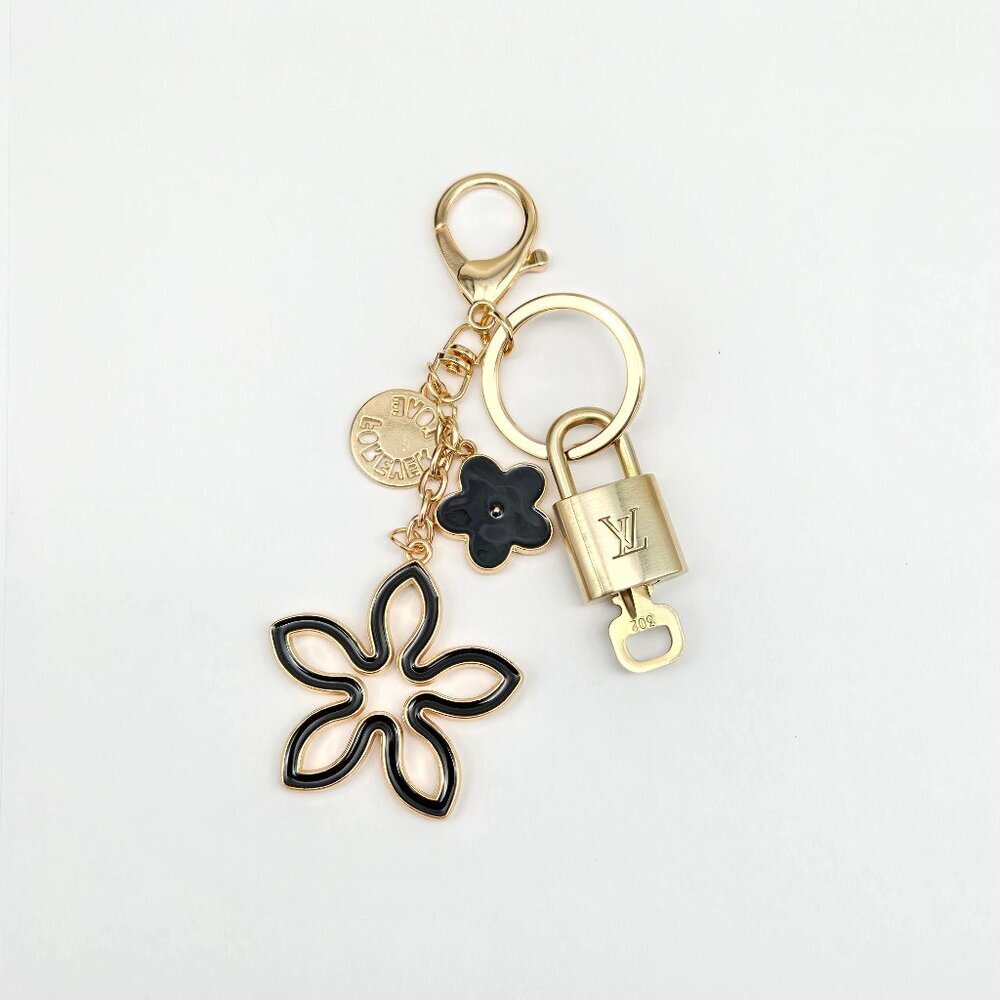 Louis Vuitton Gold Lock 🔒 Authentic LV Key + Unbranded Bag Charm - Picture 6 of 11